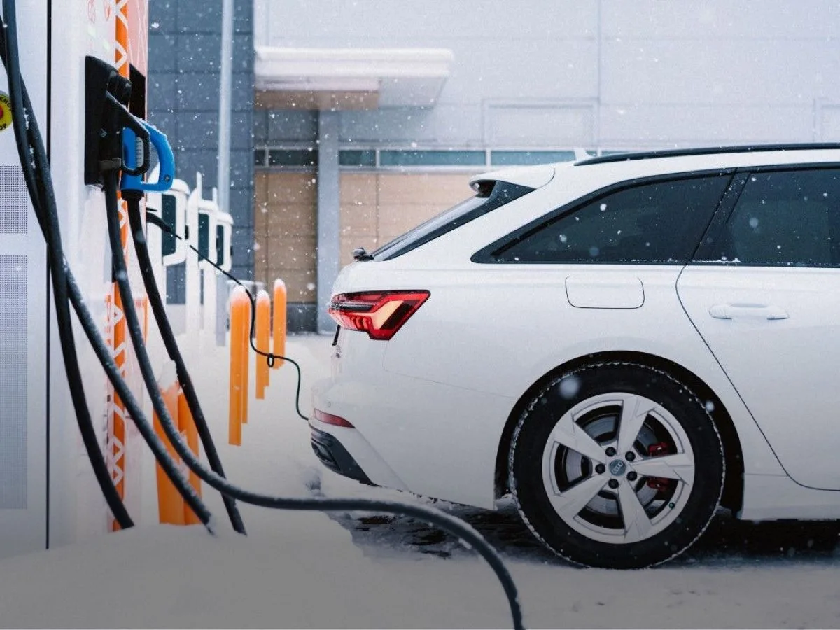 Sähköauton lataus pakkasella Vinkit lataamiseen talvella