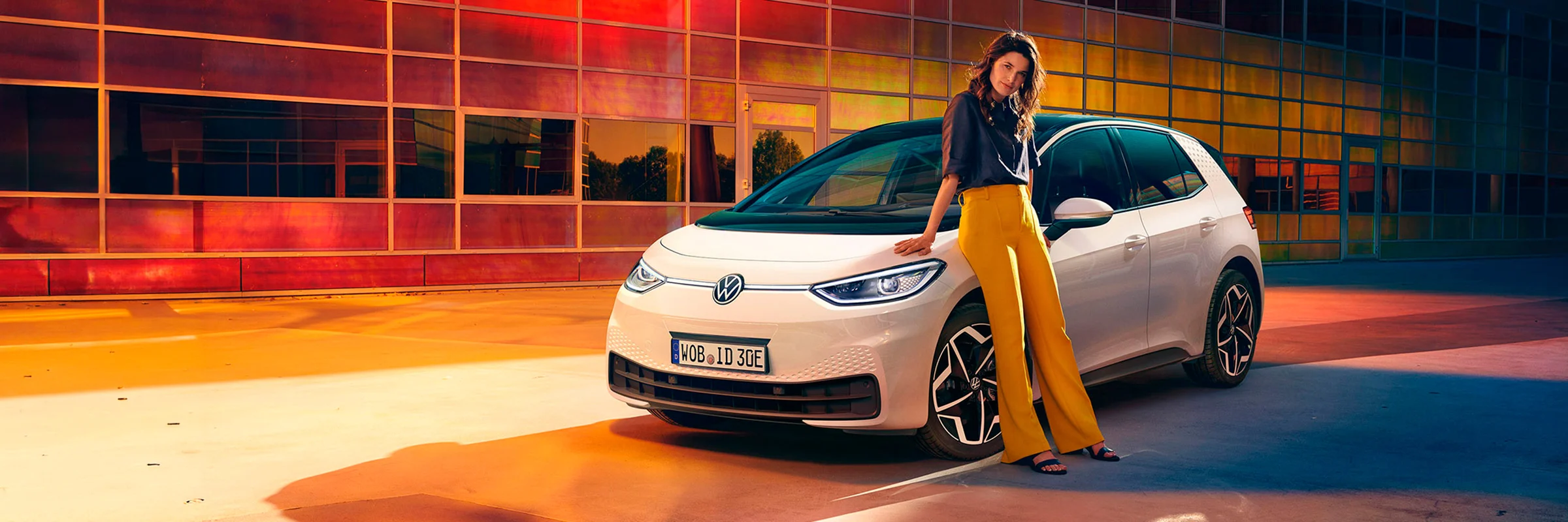 Vähän ajetut ID.3:t.  Nyt leasingiin esim. 399 €/kk.   Rajallinen erä Volkswagen ID.3 -autoja nyt houkuttelevaan kuukausihintaan. Saatavilla vain leasingilla.