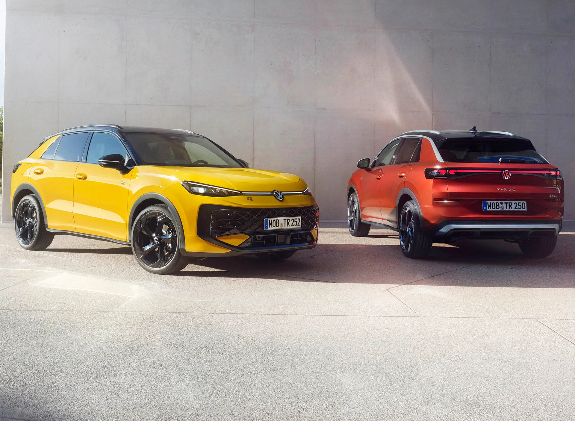 Uusi-T-Roc-hero-punainenkeltainen-mobiili