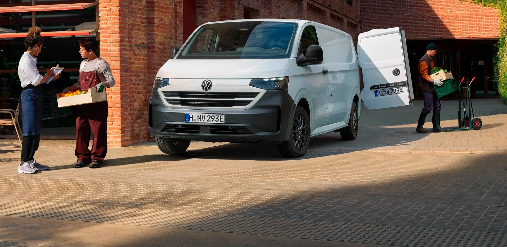 Uuden Transporterin ostajalle varustepaketti huippueduin Valitse Comfort tai Cargo – tai molemmat! Etusi yli  3 400 euroa !