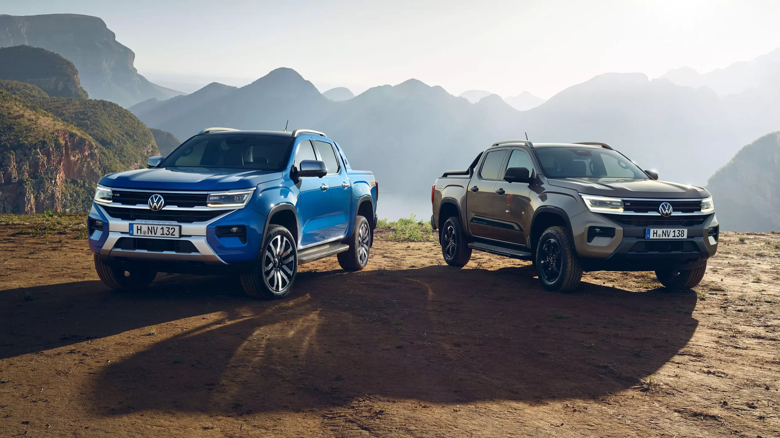 Volkswagen Amarok autot auringonnousussa