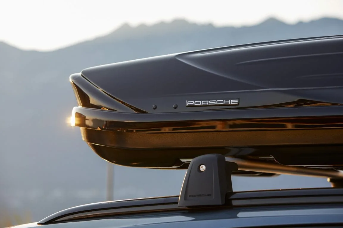 porsche-taakkateline-suksiboksilla