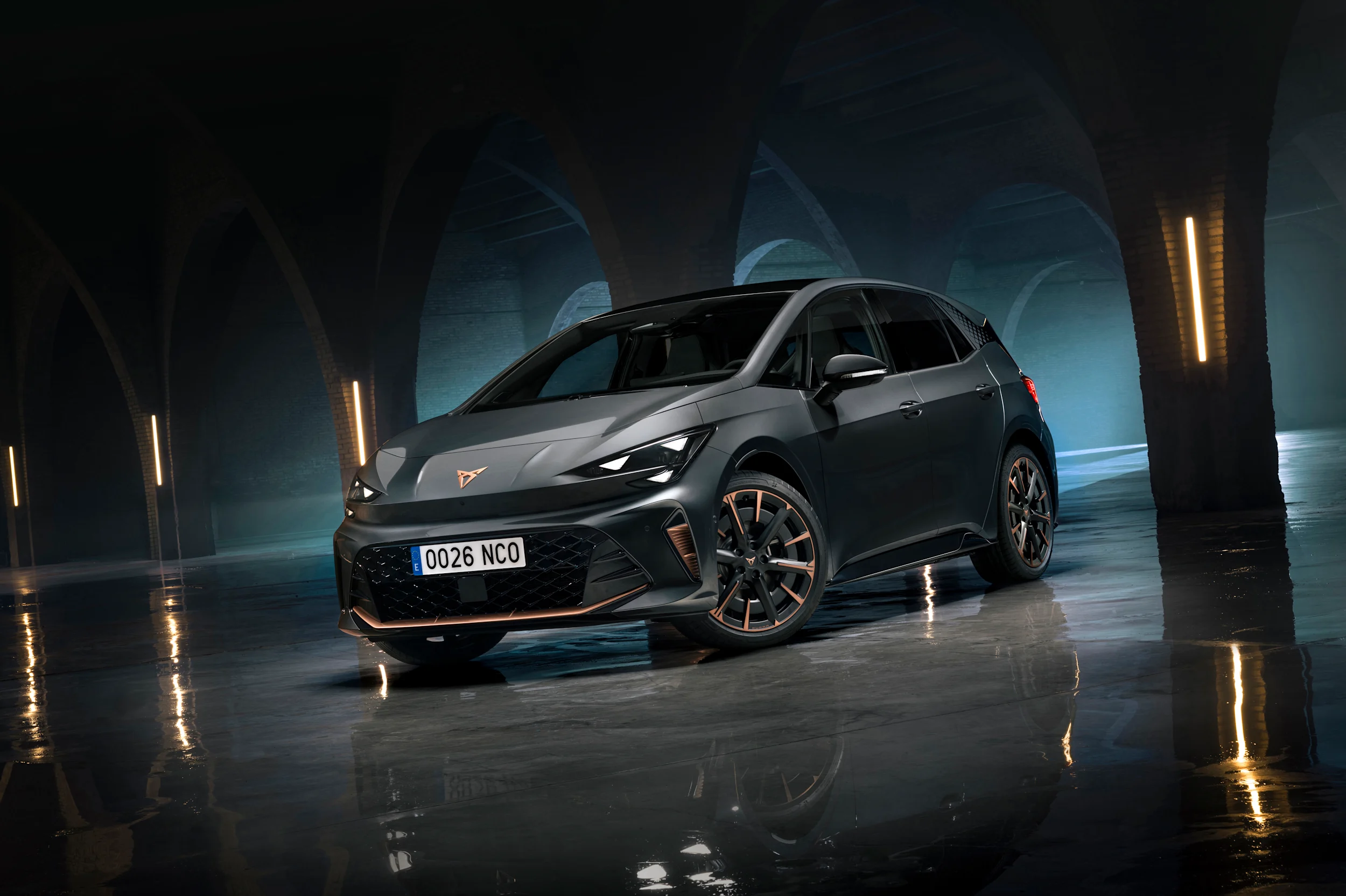 01 New-CUPRA-Born-brings-electrifying-performance-with-new-striking-design-improved-interiors-and-greater-technology HQ