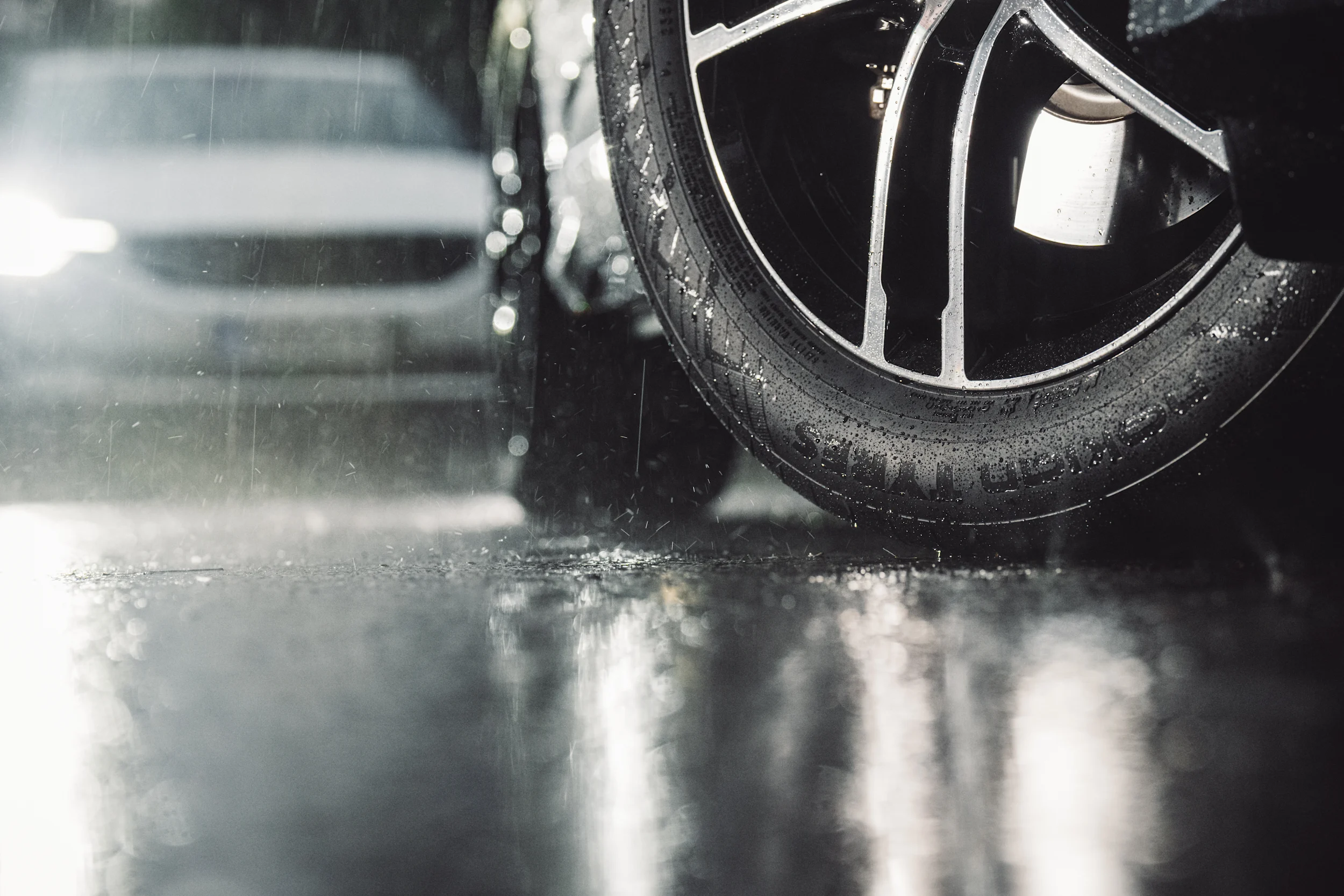 nokian-tyres-hakka-black-3-suv-rengas-asennettuna-lifestyle