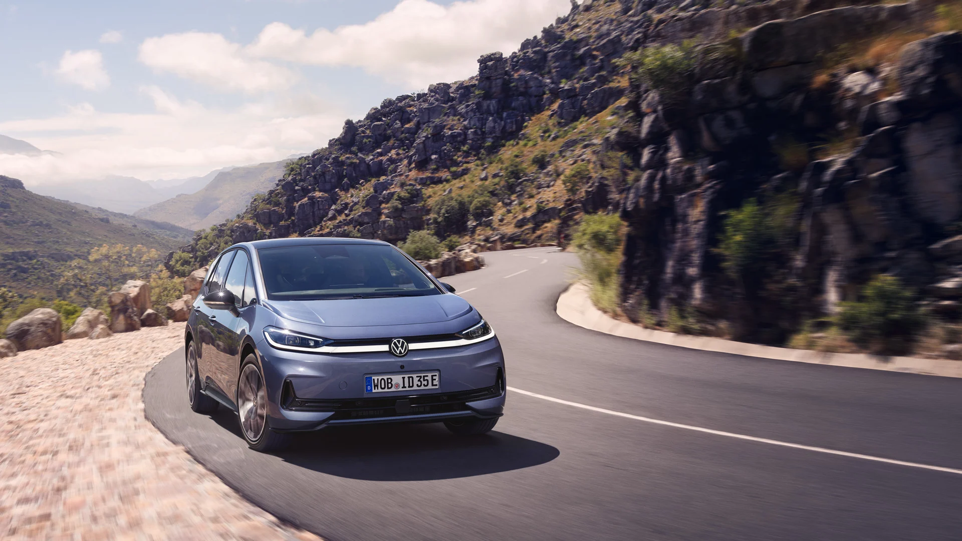 ID.3 Neo ajossa vuoristotiellä.