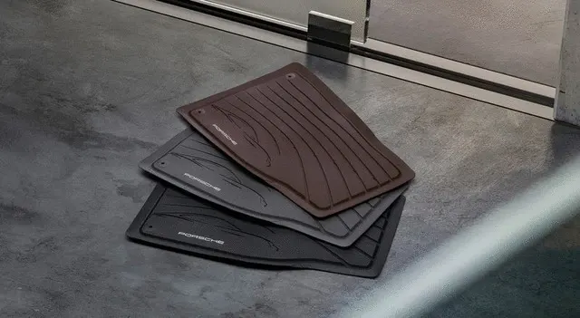 porsche-taycan-mustat-kumimatot-autoon