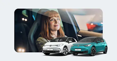 Nainen istuu autossa ja etualalla ID.3 autoja.