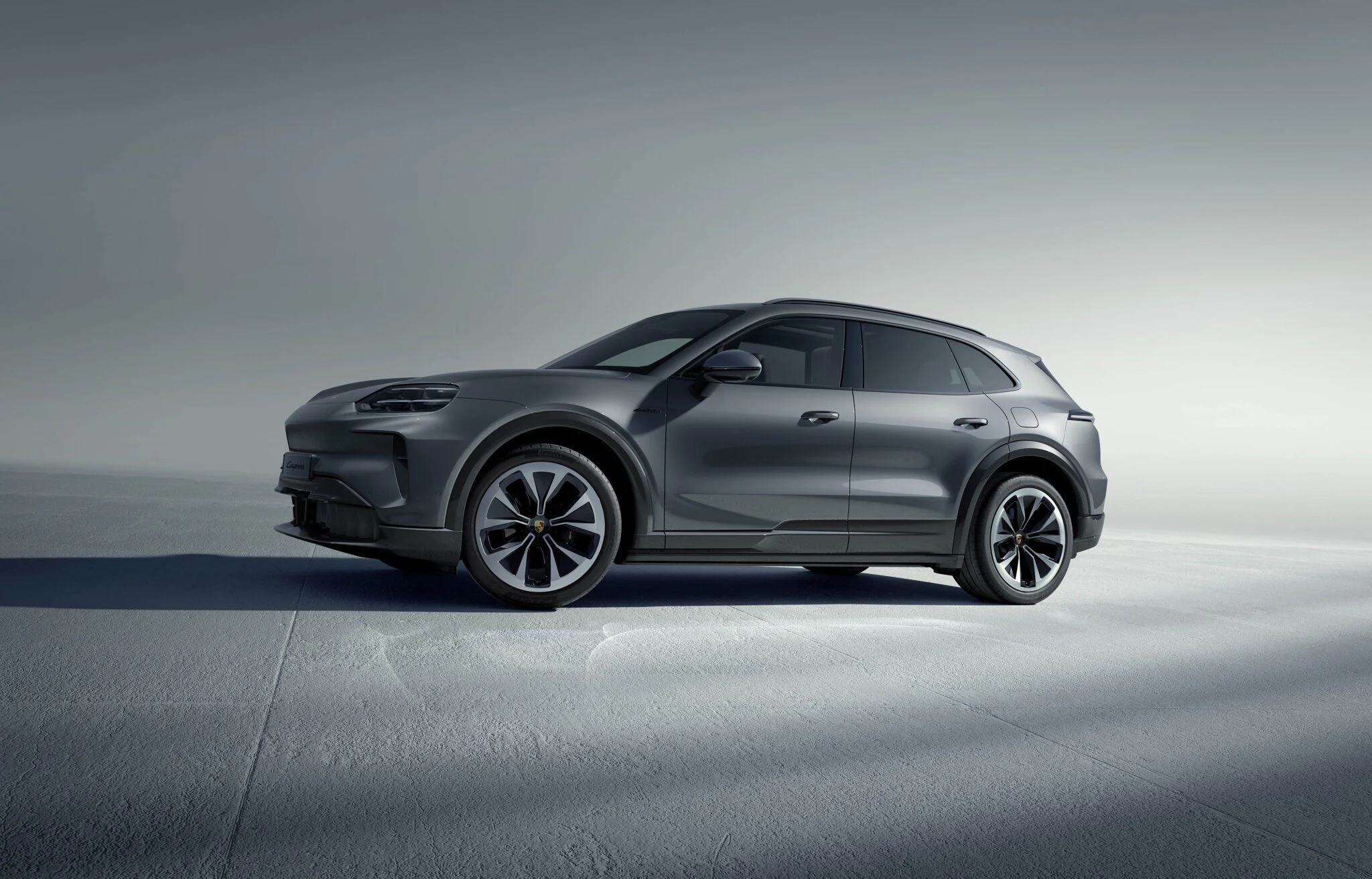 Cayenne E4 vasen-taustaton-2048x1312