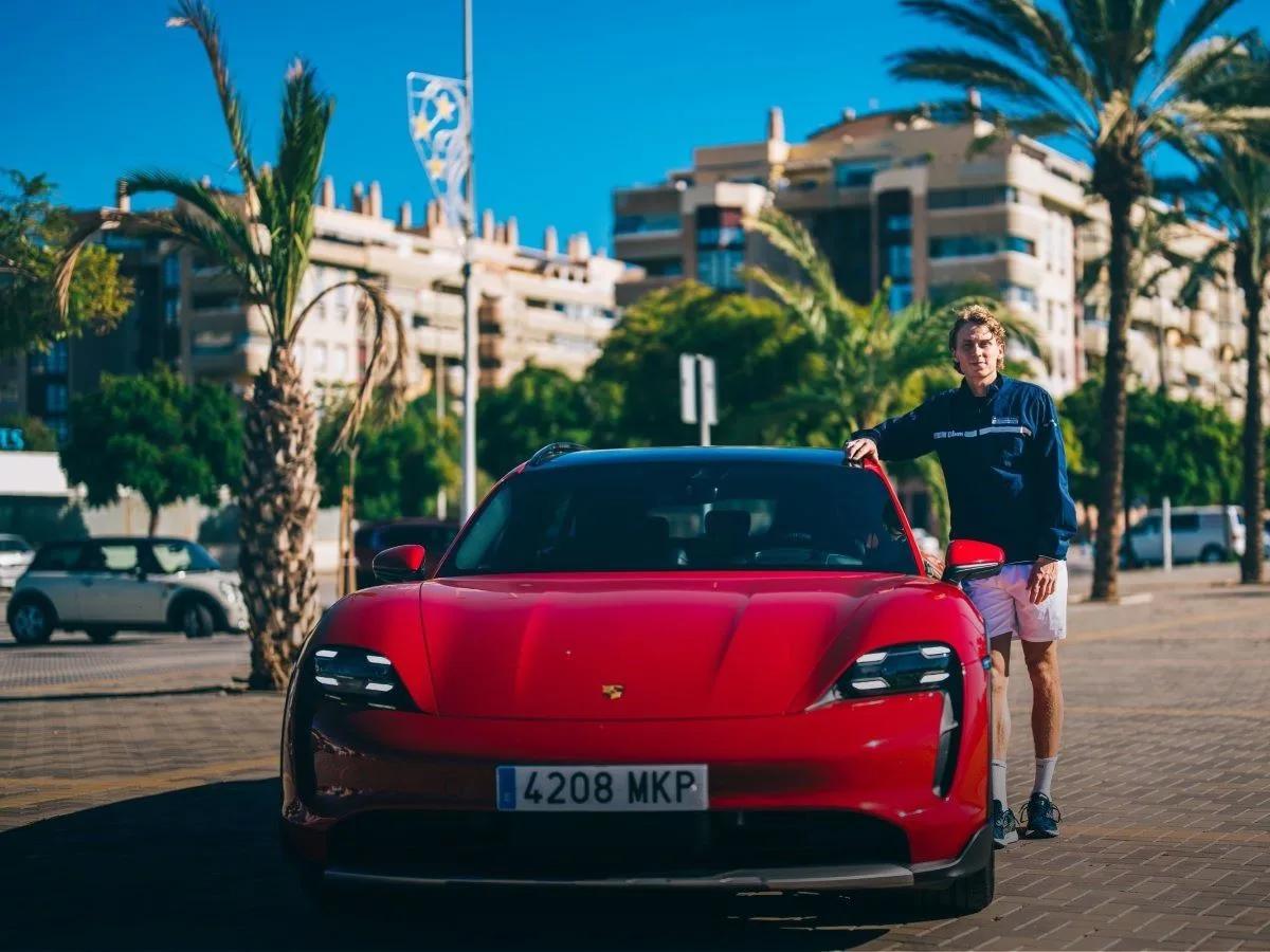 Porsche Taycan Vaihtoautot, uudet autot & esittelyautot