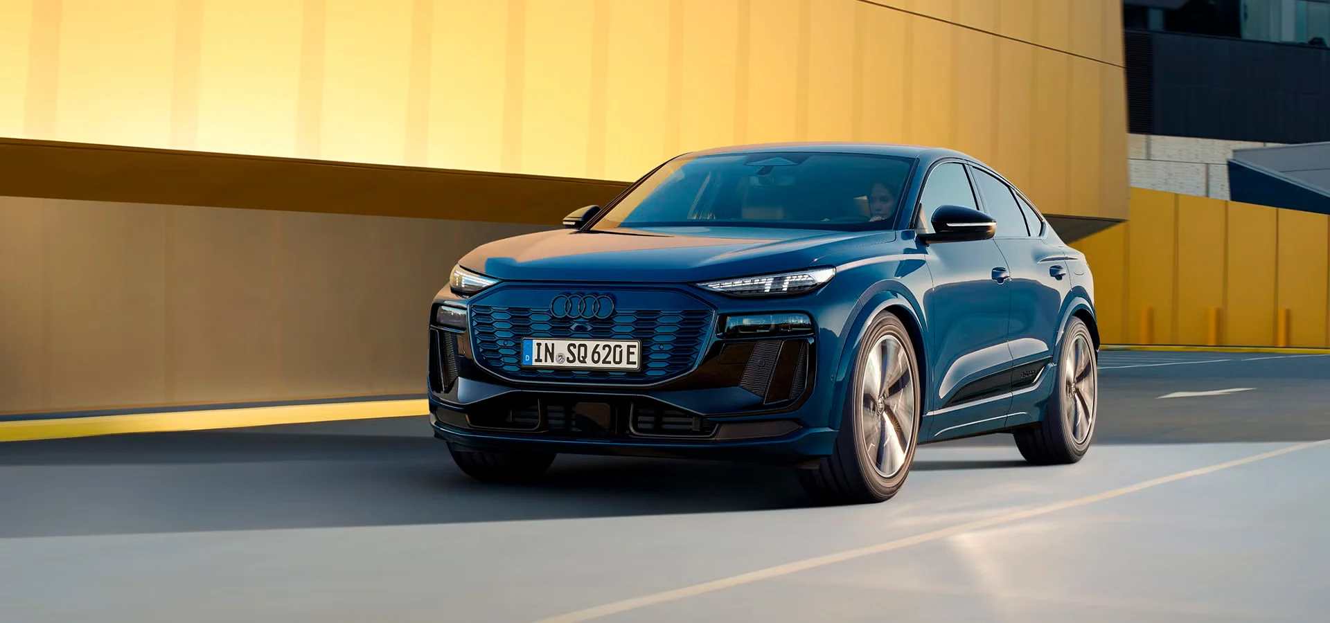 SQ6 Sportback – ajossa tien päällä