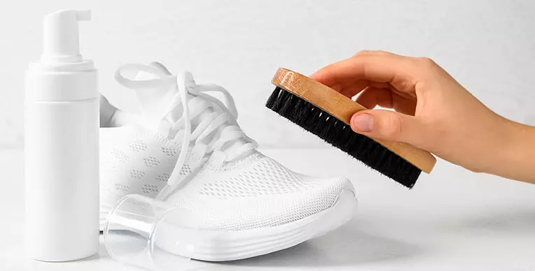aprende-como-limpiar-las-zapatillas-blancas-interna01