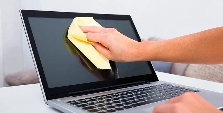como-limpiar-la-pantalla-del-computador-interna-1