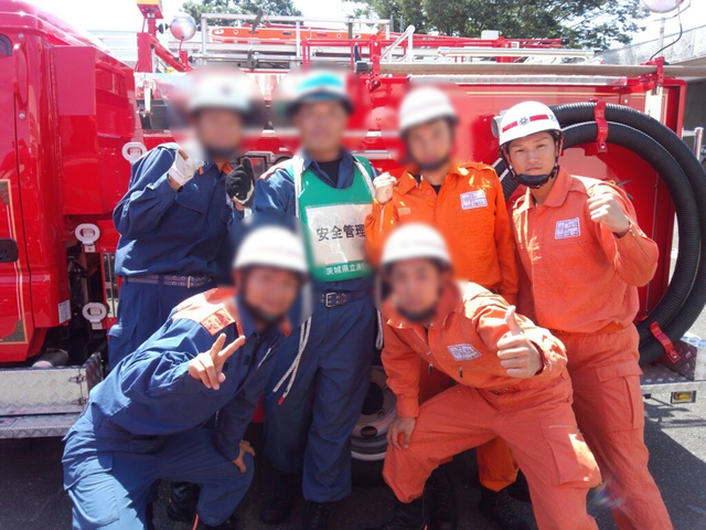 消防学校時代の川俣さん（写真右端）