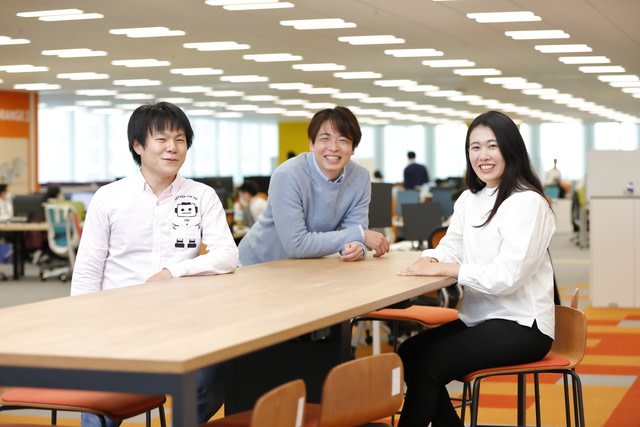 デジタル庁で働く民間人材の3人（長谷川亮さん、新徳雅隆さん、高野葉子さん）