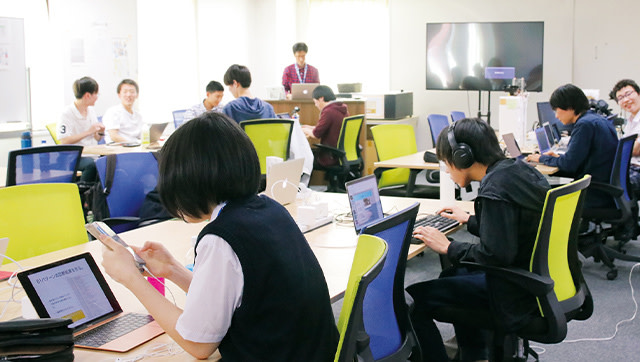 吉村総一郎さん プログラミングコースの様子