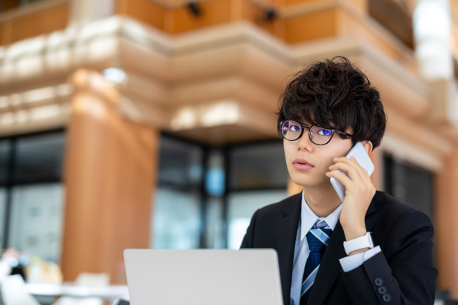 イメージ画像　就活の男子学生