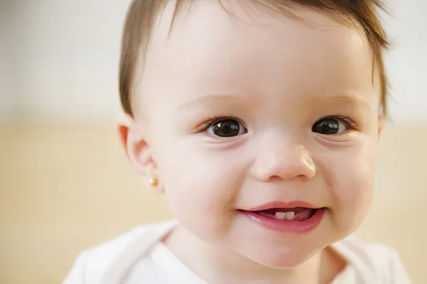 Dientes de leche en bebés: síntomas y cuidado de la dentición article banner article banner
