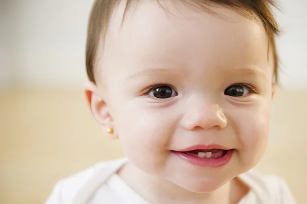 Dientes de leche en bebés: síntomas y cuidado de la dentición article banner article banner