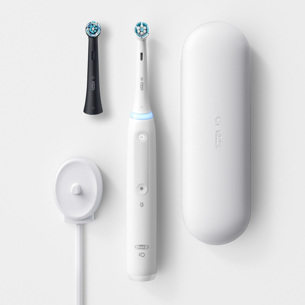 Oral-B Cepillo de dientes eléctrico, iO Serie 4 con estuche de viaje Quite  White 