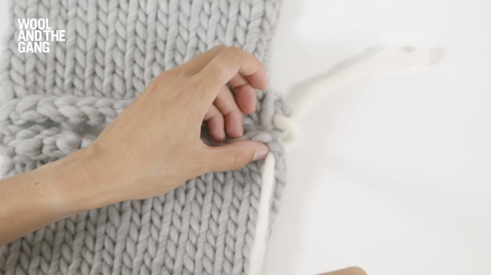 How-to-knit-horizontal-invisible-seam-step-3