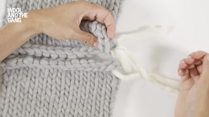 How-to-knit-horizontal-invisible-seam-step-4