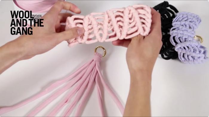 How To Make A Double Half Hitch In Macramé - Step 1