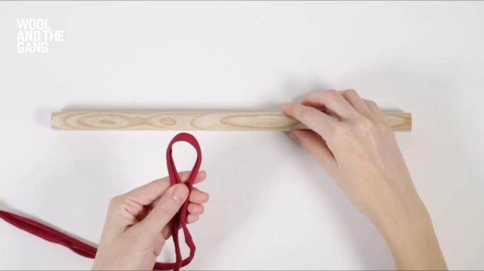 How To Make The Cow Hitch Knot - Step 2