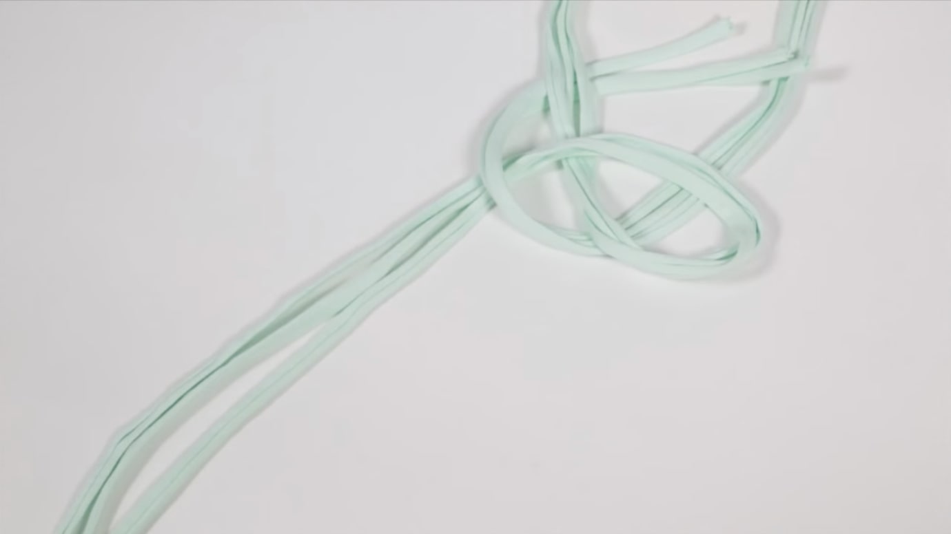 How To: Tie The Josephine Knot In Macramé - Step 3