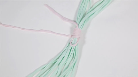 How To Tie A Wrap Knot In Macramé - Step 3