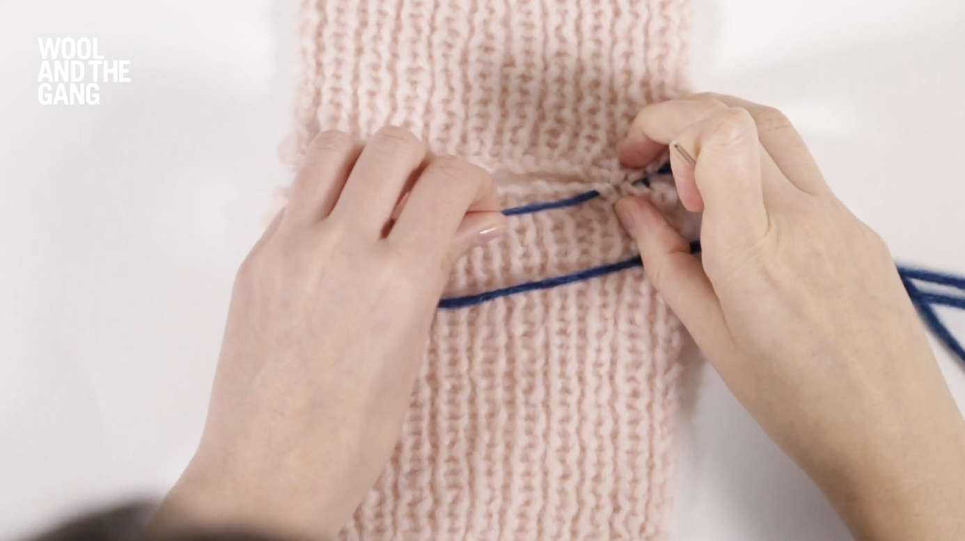 How-to-knit-horizontal-invisible-seam-in-rib-stitch-step-4