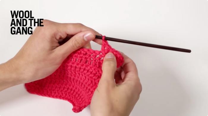 How to crochet: Increase in double crochet - Step 4