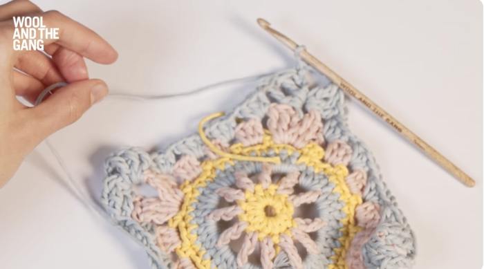 How to Crochet A Granny Square - Step 8
