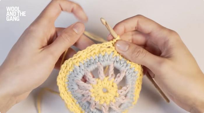 How to Crochet A Granny Square - Step 6
