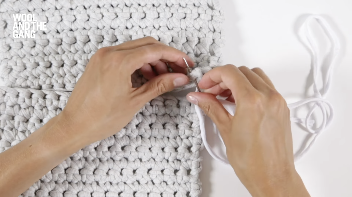 How-to-crochet-whip-stitch-step-4