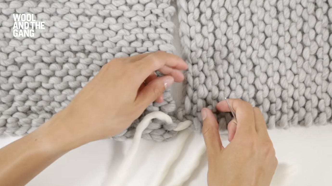How to: knit a perpendicular invisible seam - Step 4