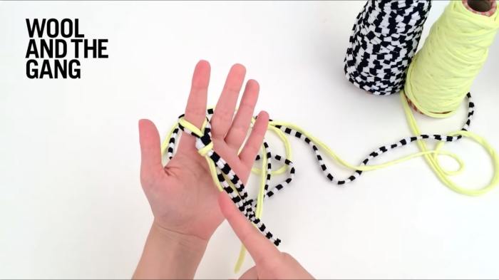 How to finger knit - step 1