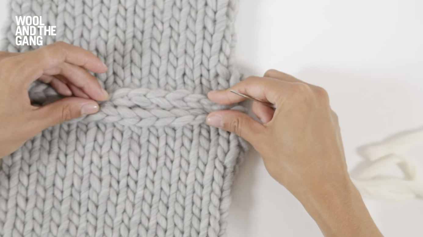 How-to-knit-horizontal-invisible-seam-step-1
