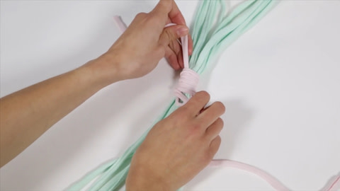 How To Tie A Wrap Knot In Macramé - Step 5