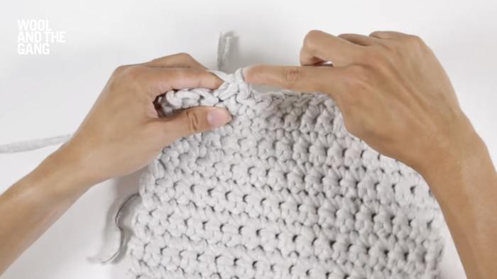 How To Join A New Ball In Crochet - Step 4