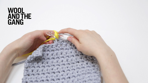 How-to-change-colour-in-crochet-step-7
