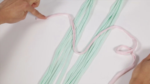 How To Tie A Wrap Knot In Macramé - Step 1