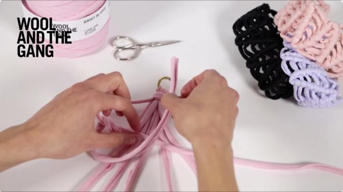 How To Make A Double Half Hitch In Macramé - Step 5