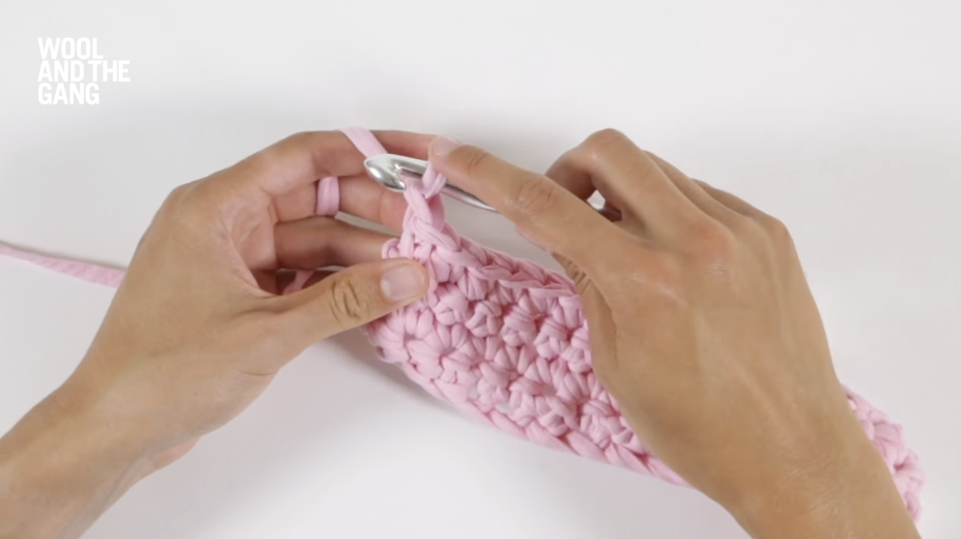 How-to-crochet-turning-chain-step-1