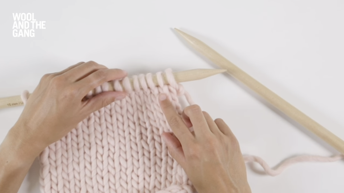 How-to-knit-stocking-stitch-step-1