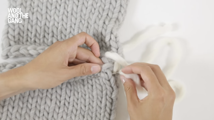 How-to-knit-horizontal-invisible-seam-step-5