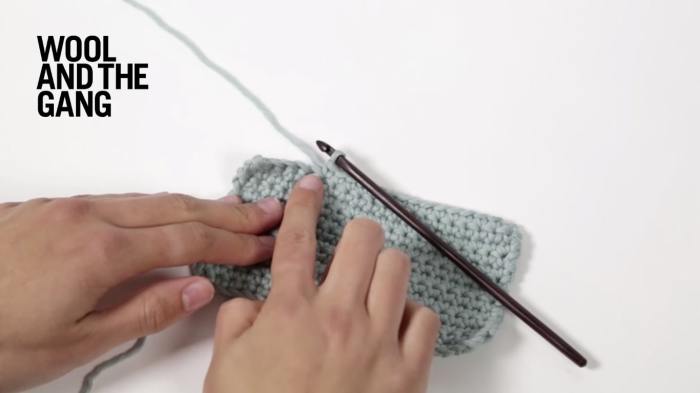 How to Knit: Knitting flat with circular needles 