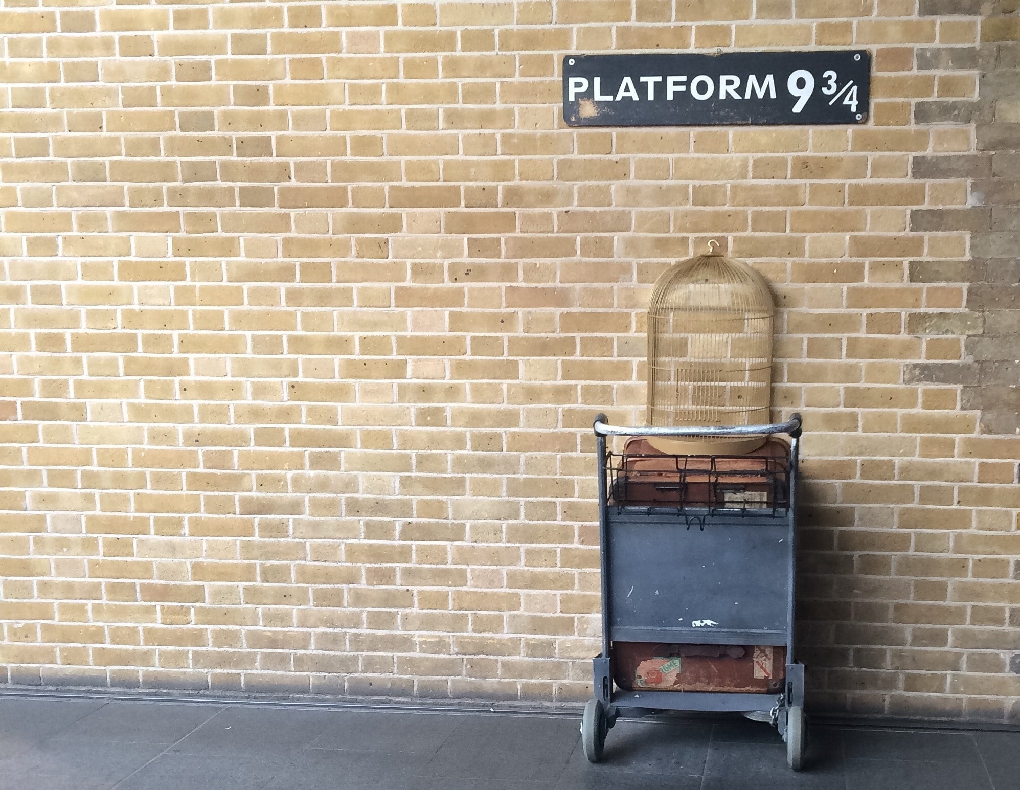 Harry-Potter-Platform-9-34-Zoom-Background