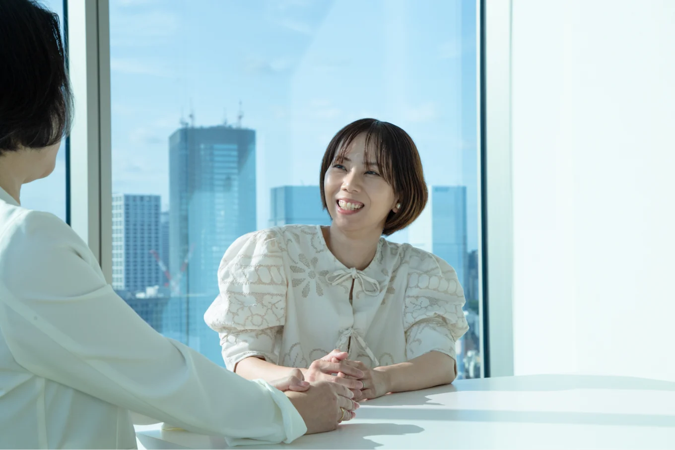 お話をする泊さんの様子
