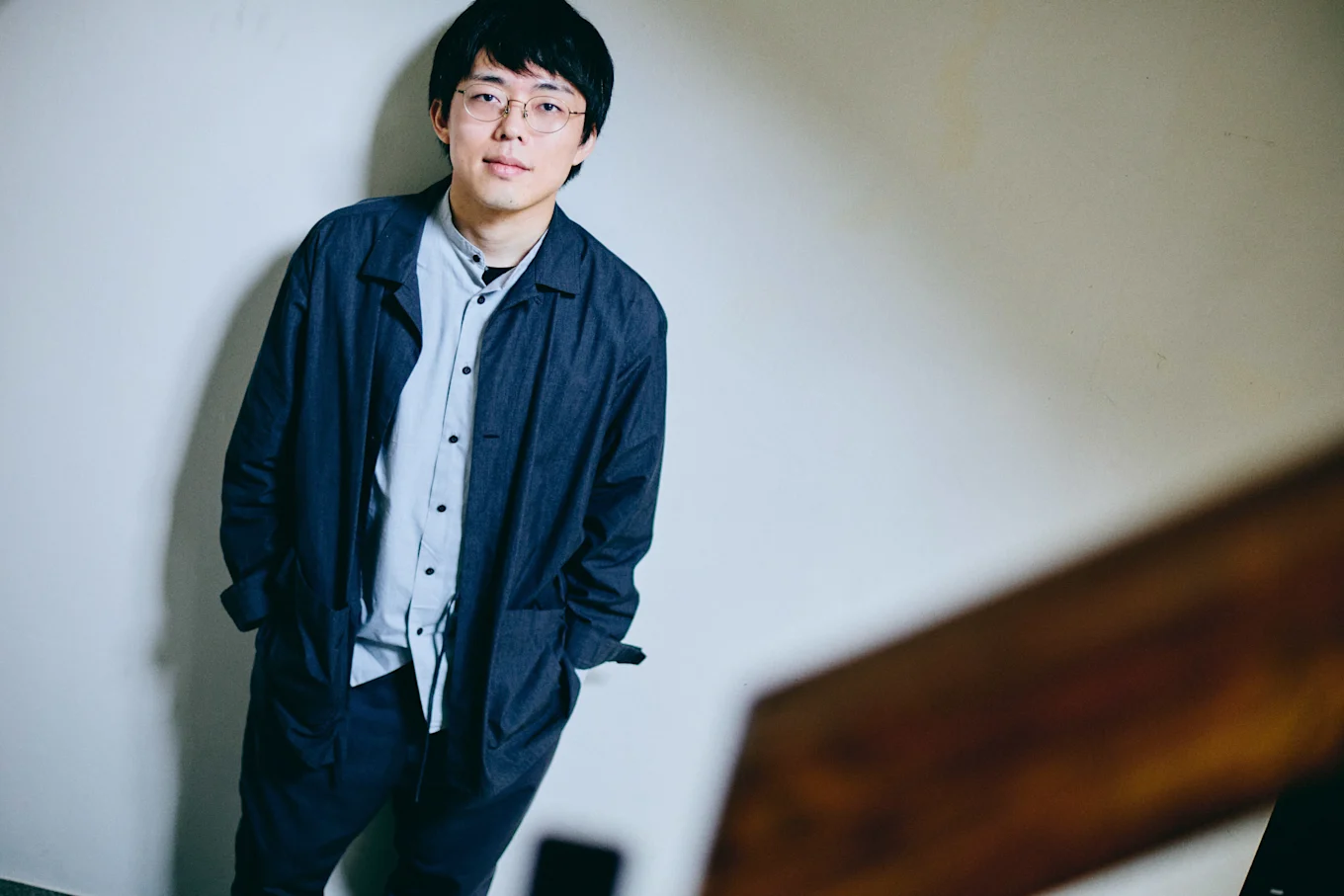 見上げる谷川さん