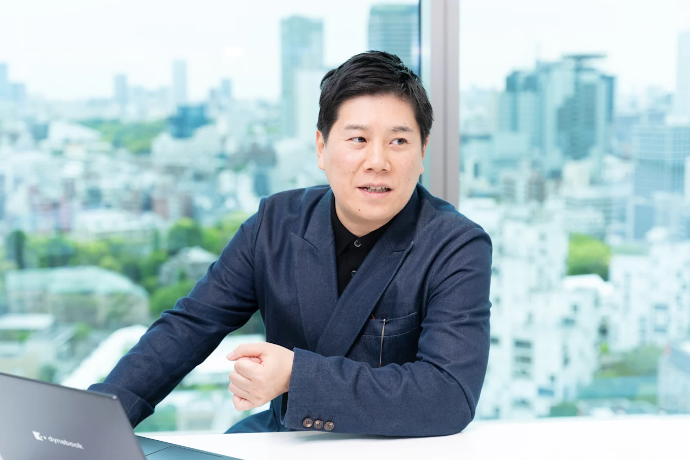 シニア人材不活性化問題に関するインタビューに応じる小林祐児さん